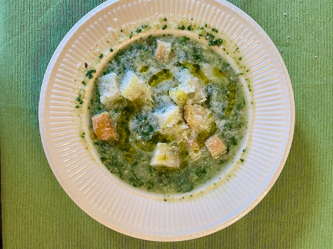 https://www.elizabethminchilli.com/wp-content/uploads/2019/12/Green-Minestrone-2.jpeg?x21138